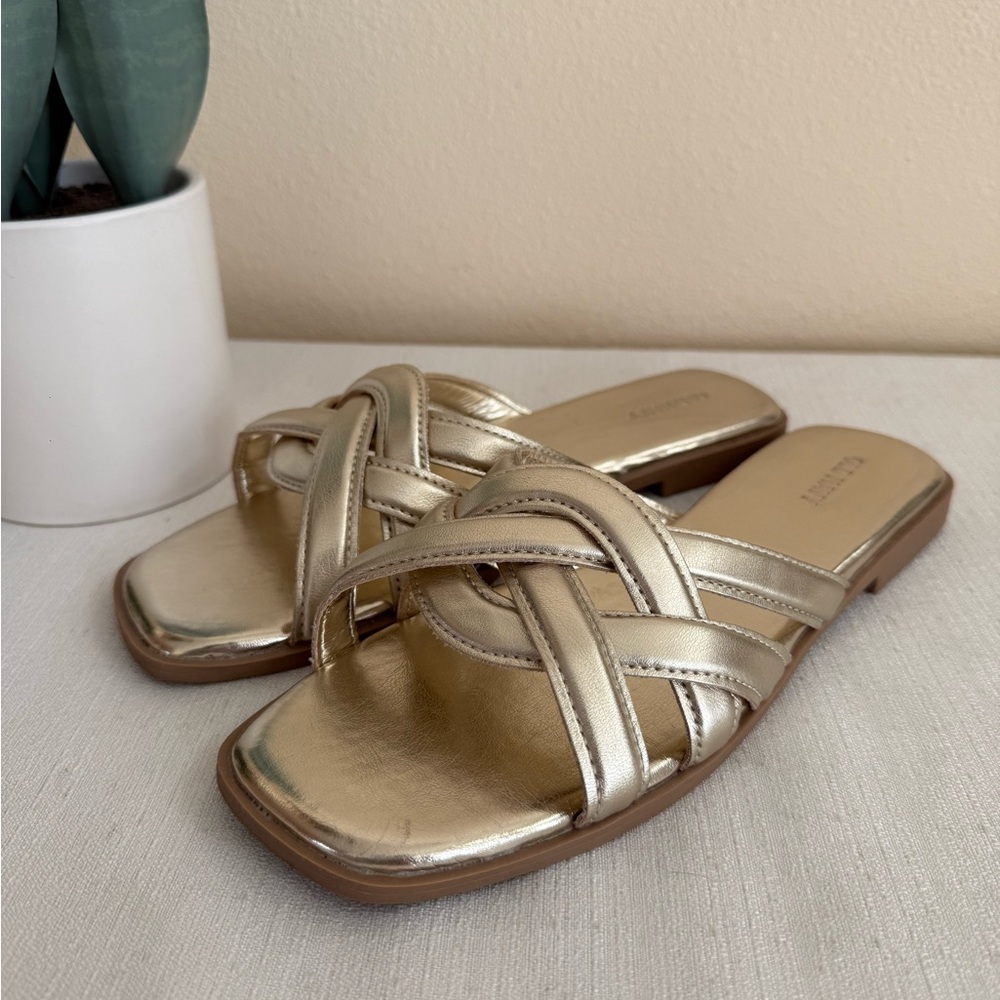 Old Navy Heritage Metallic Gold Slide Sandals - Picture 6 of 10